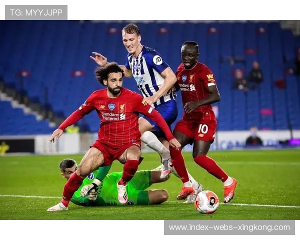 利物浦通过高强度逼抢赢得更多前场机会,边路频繁渗透 利物浦通过高强度逼抢赢得更多前场机会,边路频繁渗透