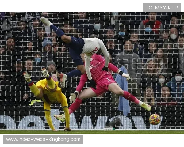 巴塞罗那通过无球跑动牵扯空间,短传配合见效 巴塞罗那通过无球跑动牵扯空间,短传配合见效