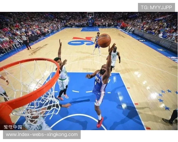 哈登外线送出巧妙妙传,76人在最后一刻反超比分